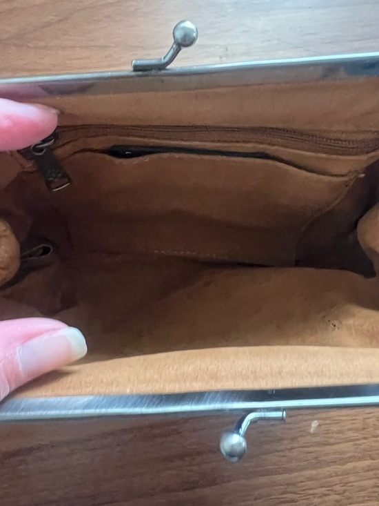 Patricia Nash Floral Kiss-Lock Clutch Bag in Cream with Yellow & Red Blooms - Picture 4 of 7